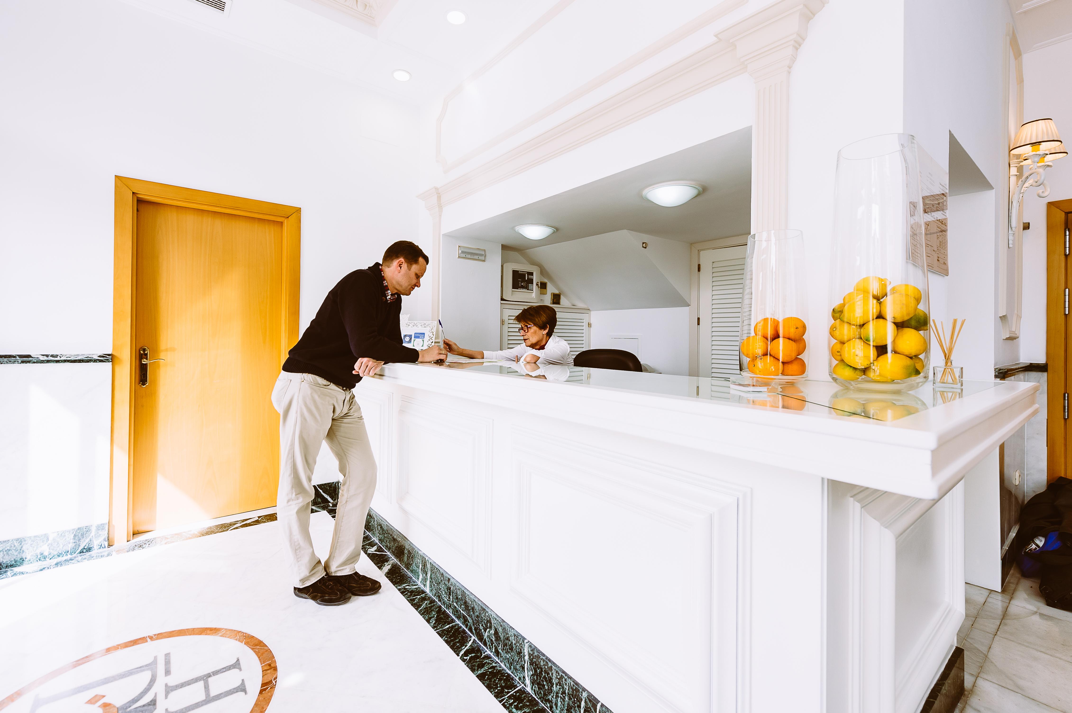 Basic Hotel Dona Manuela Севиля Екстериор снимка