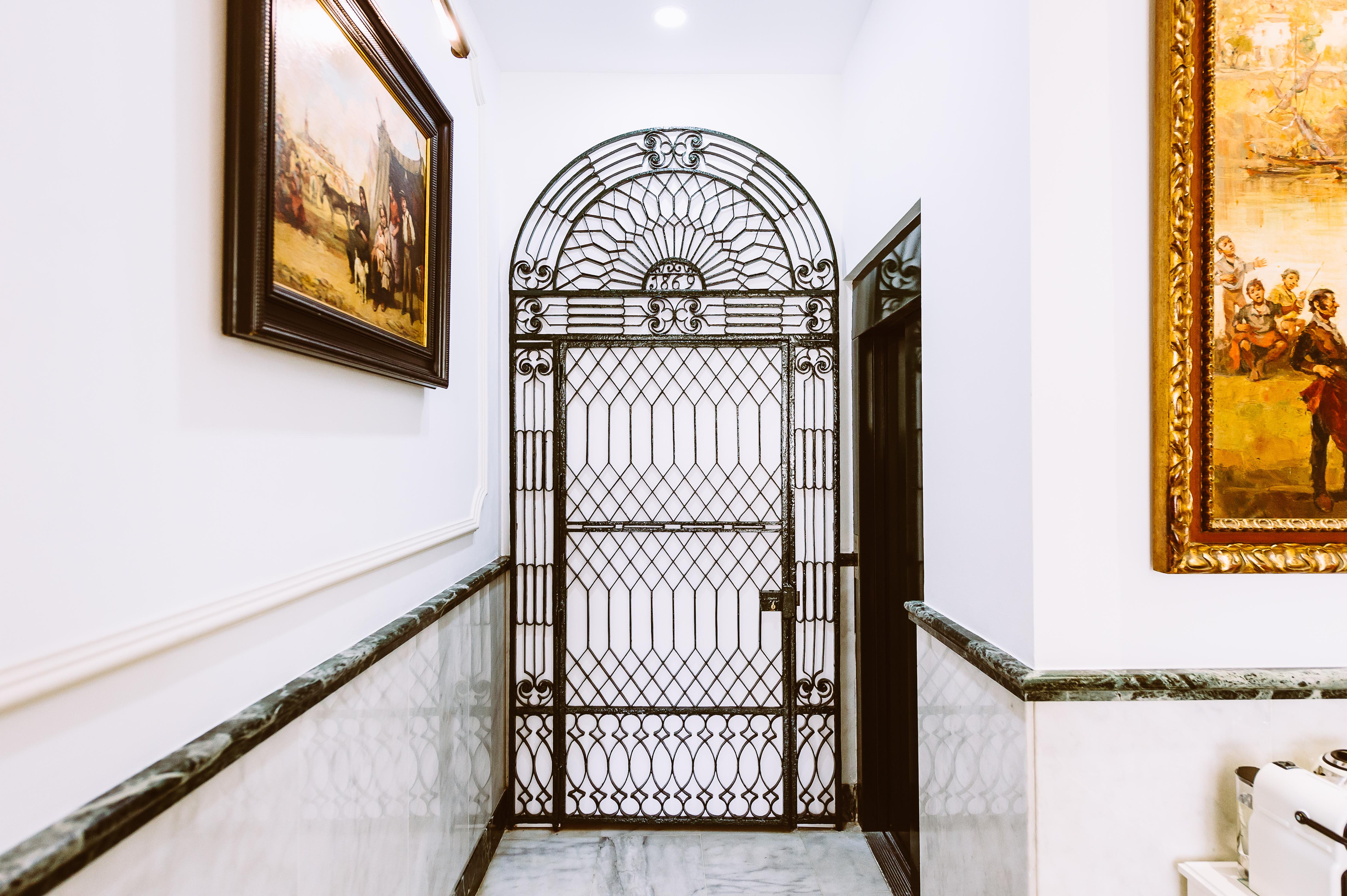 Basic Hotel Dona Manuela Севиля Екстериор снимка