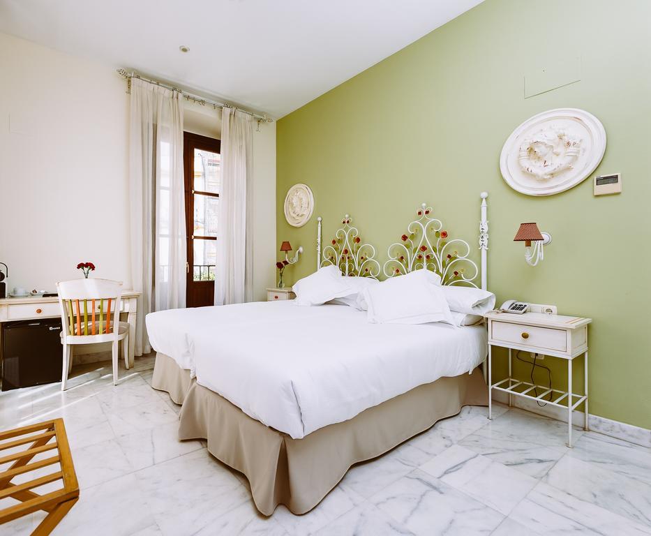 Basic Hotel Dona Manuela Севиля Екстериор снимка