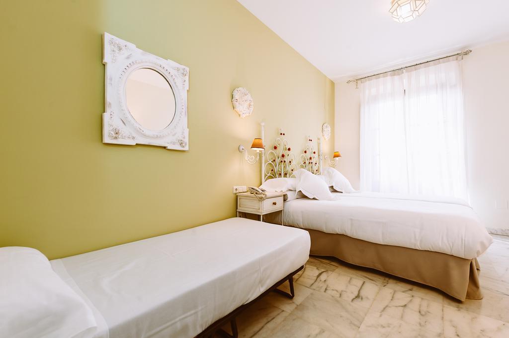 Basic Hotel Dona Manuela Севиля Екстериор снимка