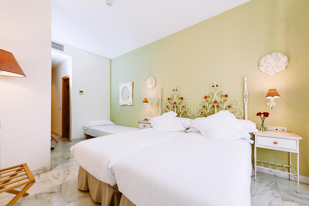 Basic Hotel Dona Manuela Севиля Екстериор снимка