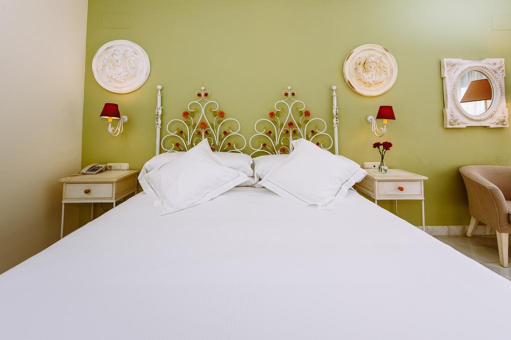 Basic Hotel Dona Manuela Севиля Екстериор снимка