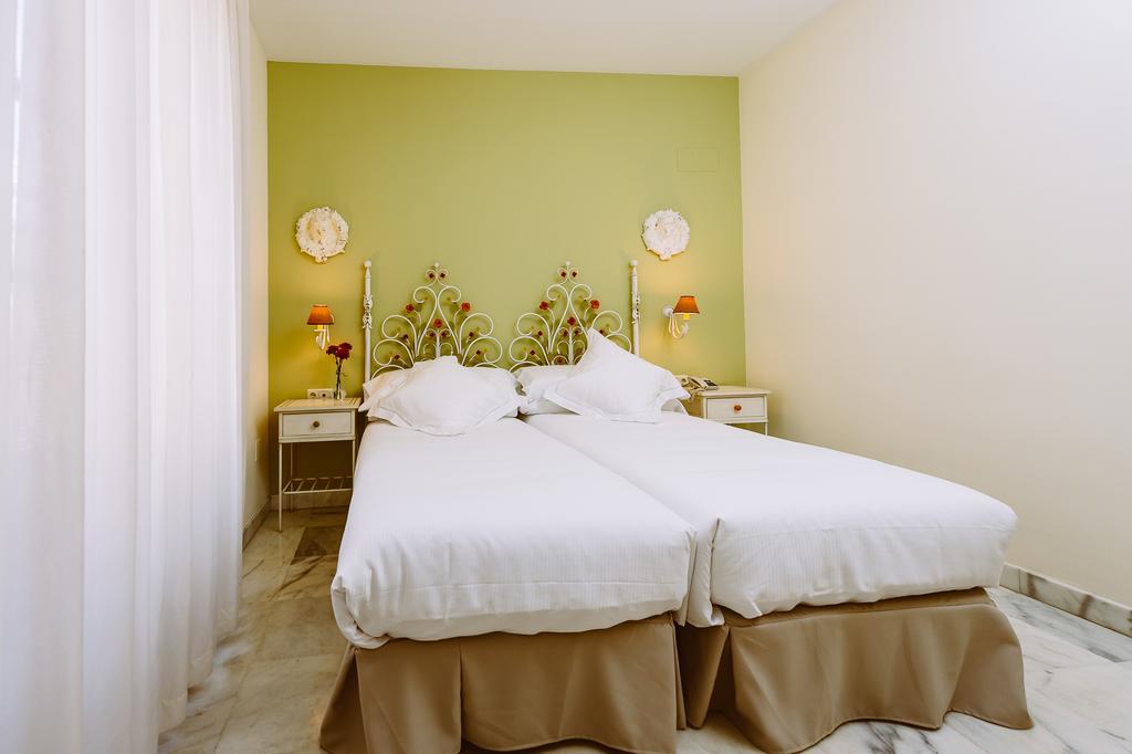 Basic Hotel Dona Manuela Севиля Екстериор снимка