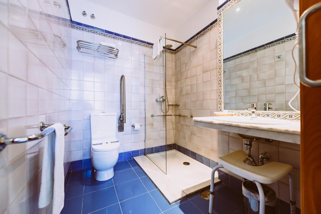 Basic Hotel Dona Manuela Севиля Екстериор снимка