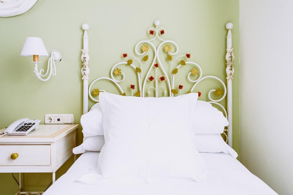 Basic Hotel Dona Manuela Севиля Екстериор снимка