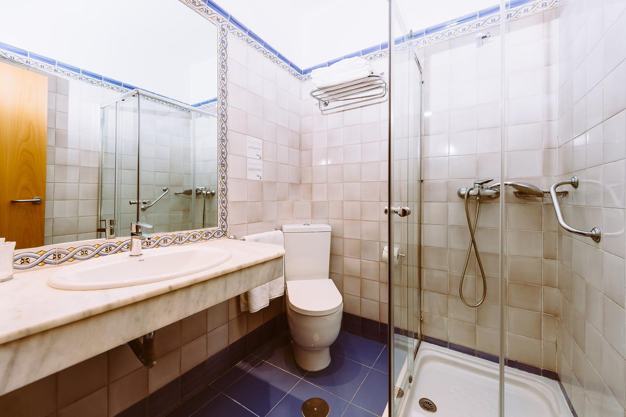Basic Hotel Dona Manuela Севиля Екстериор снимка