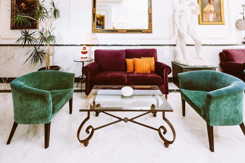 Basic Hotel Dona Manuela Севиля Екстериор снимка