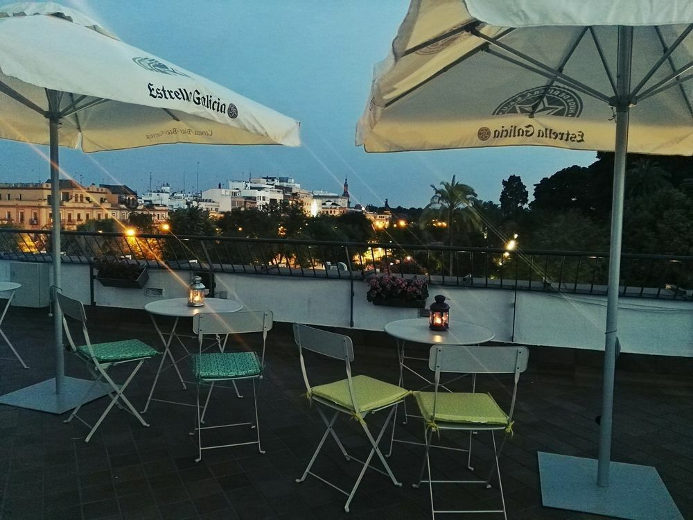 Basic Hotel Dona Manuela Севиля Екстериор снимка